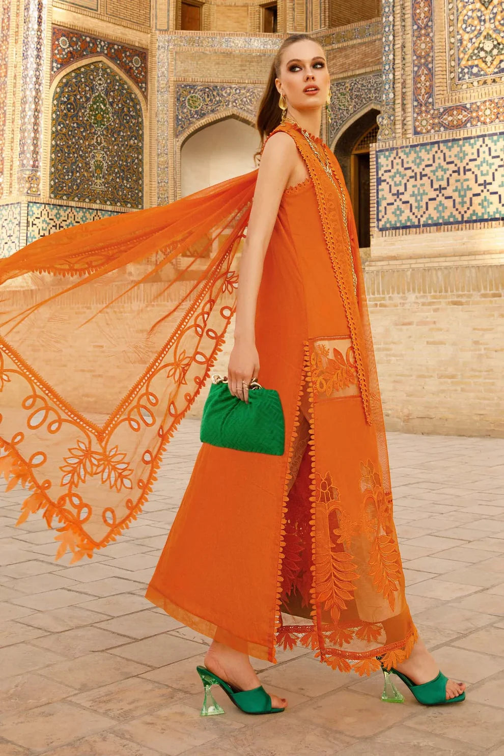 MARIA B - 3PC LAWN EMBROIDRED SHIRT WITH ORGANZA EMBROIDERED CUTT WORK DUPATTA-TANA-5243