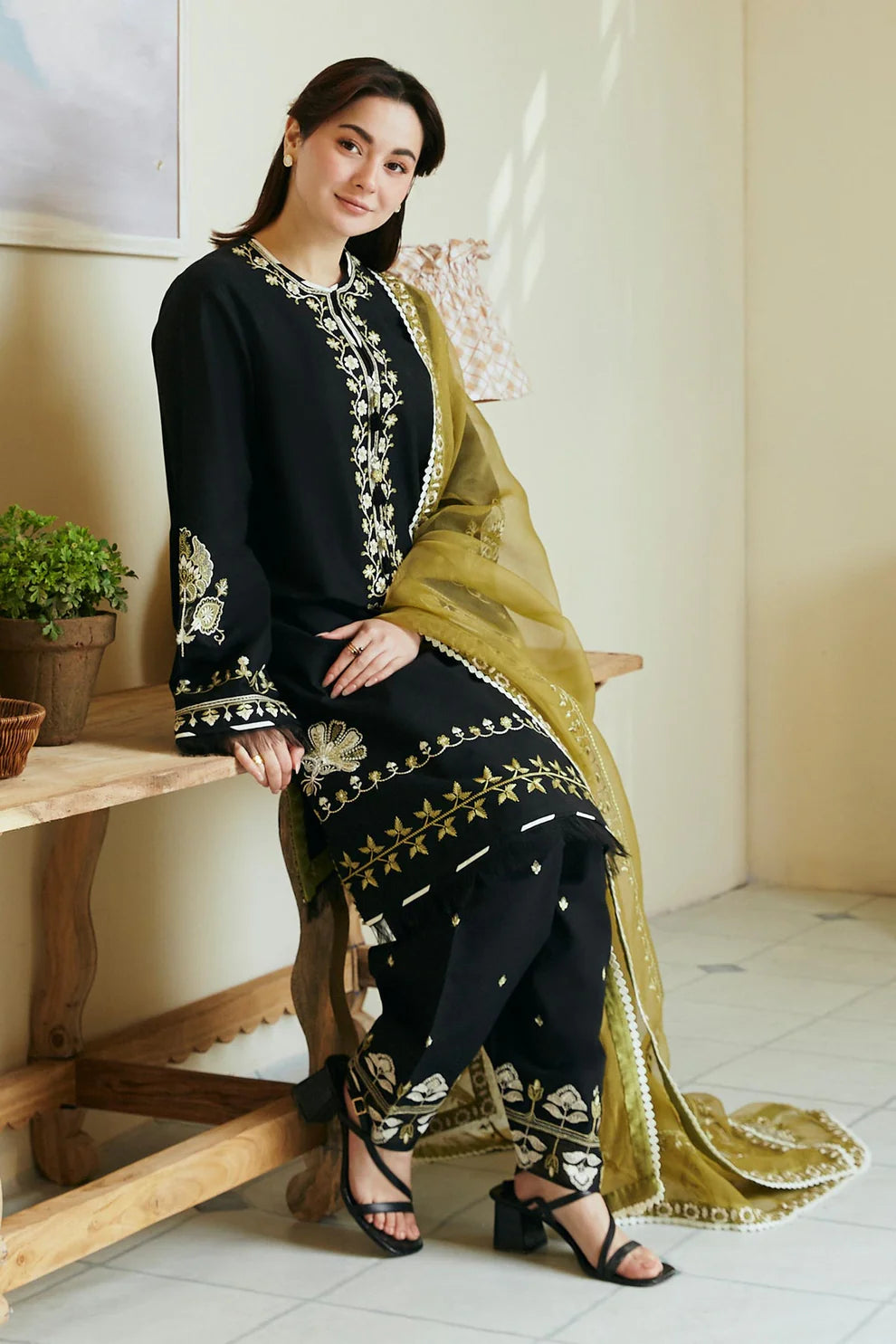 ZARA SHAH JAHAN - 3PC LAWN EMBROIDERED SHIRT WITH ORGANZA EMBROIDERED DUPATTA AND TROUSER-TANA-5244-BLACK