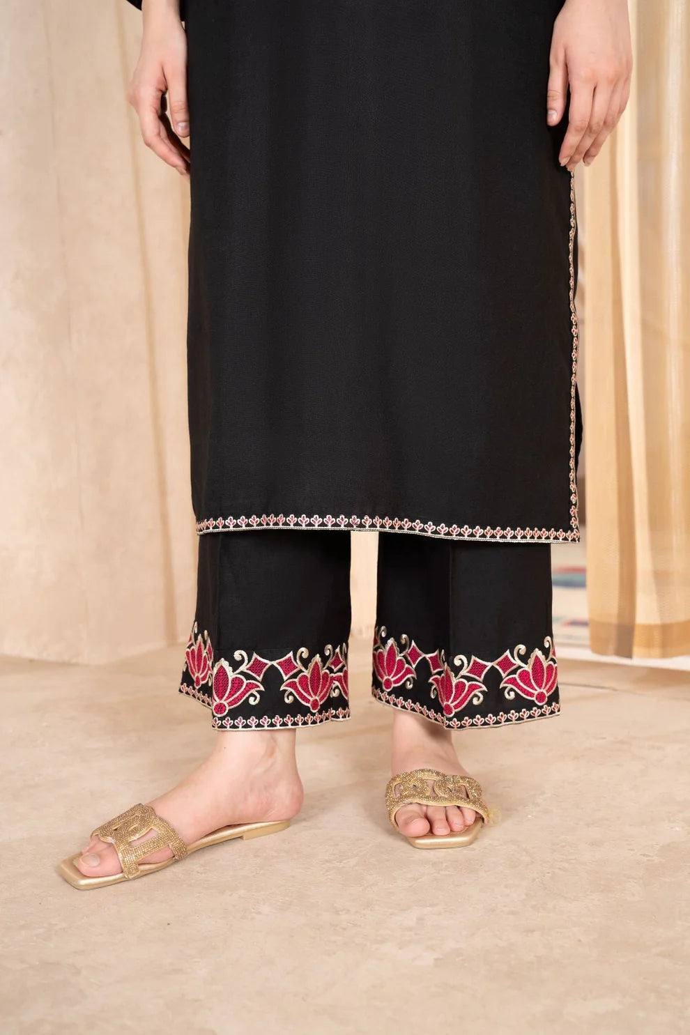 LAZULI-2PC DHANAK EMBROIDRED SHIRT WITH AND EMBROIDRED TROUSER-TANA-BLACK 2PC