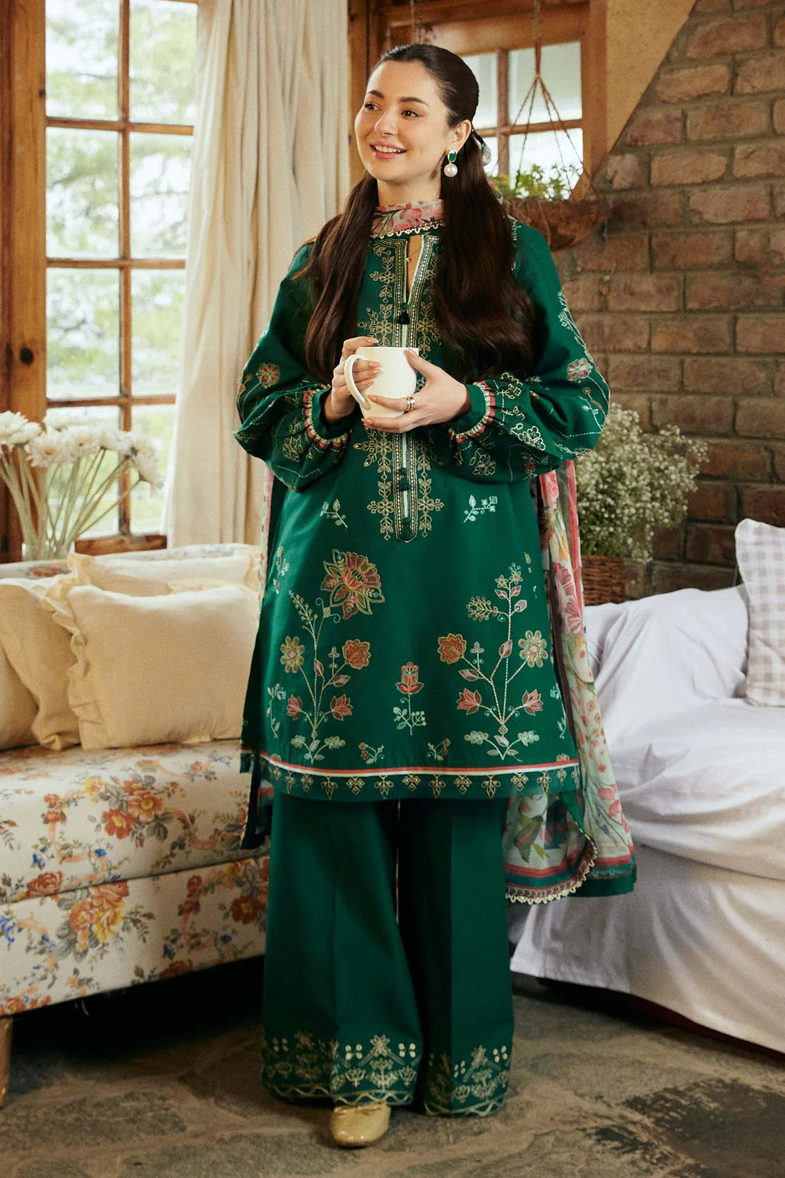 ZAHRA SHAHJAHAN- 3PC DHANAK EMBROIDERED SHIRT WITH COUTURE PRINT SHAWL-TANA-1612