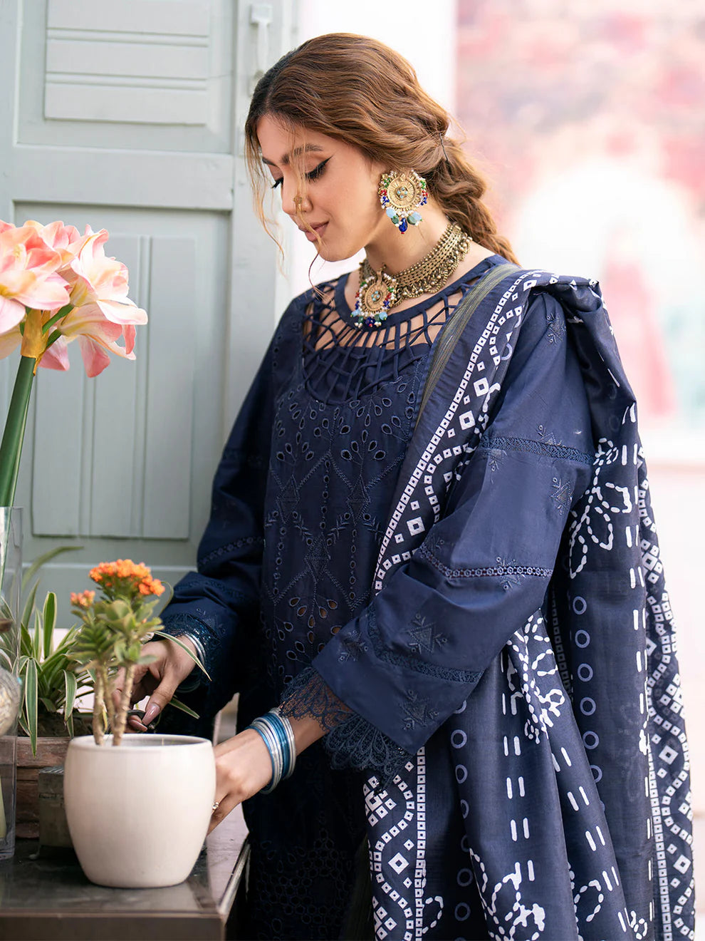 MAHNUR-3PC CHIKENKARI LAWN EMBROIDERED WITH DAIMOND PRINT DUPATTA-TANA-5246